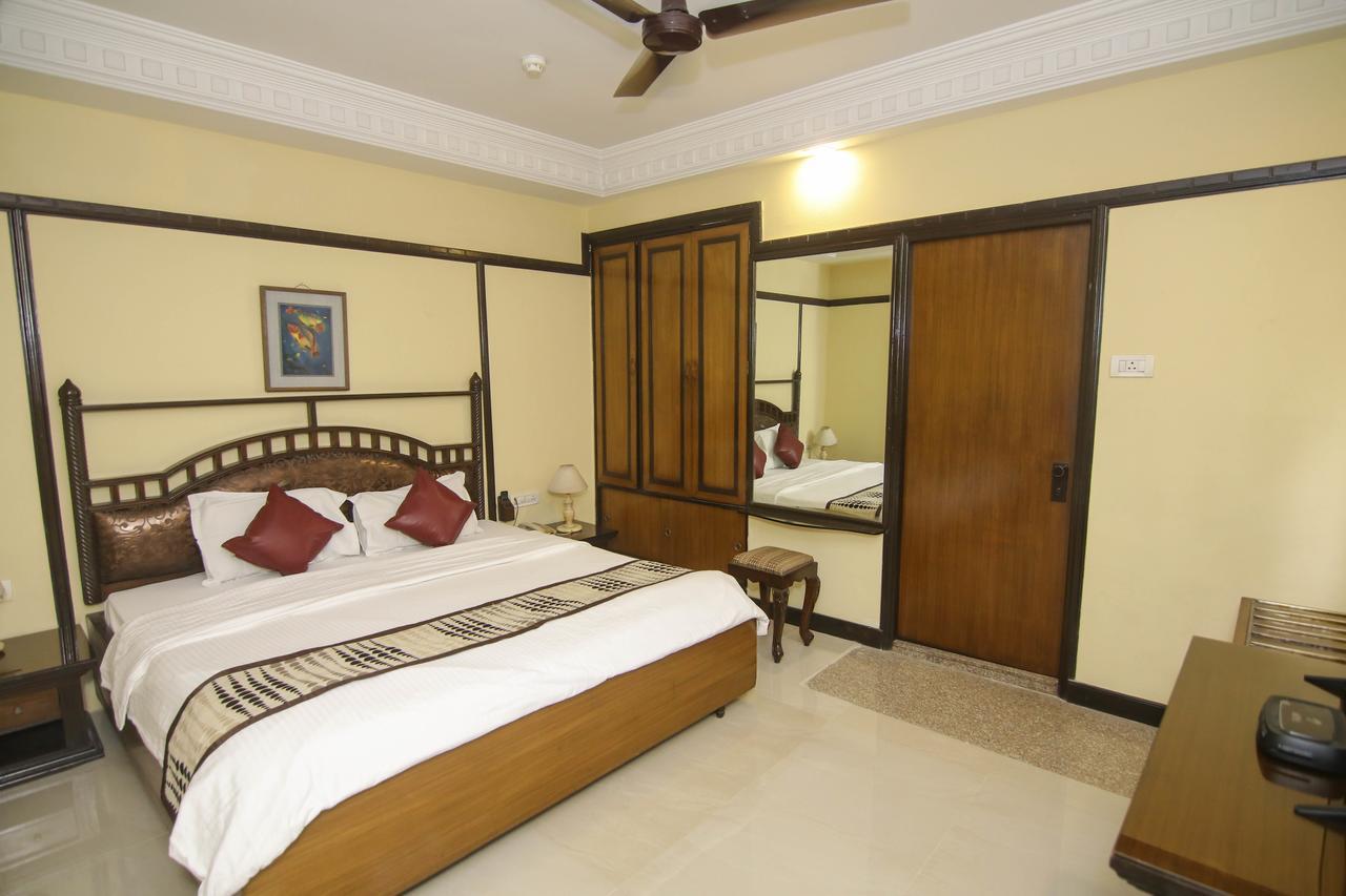 Lytton Hotel Kolkata Exterior photo