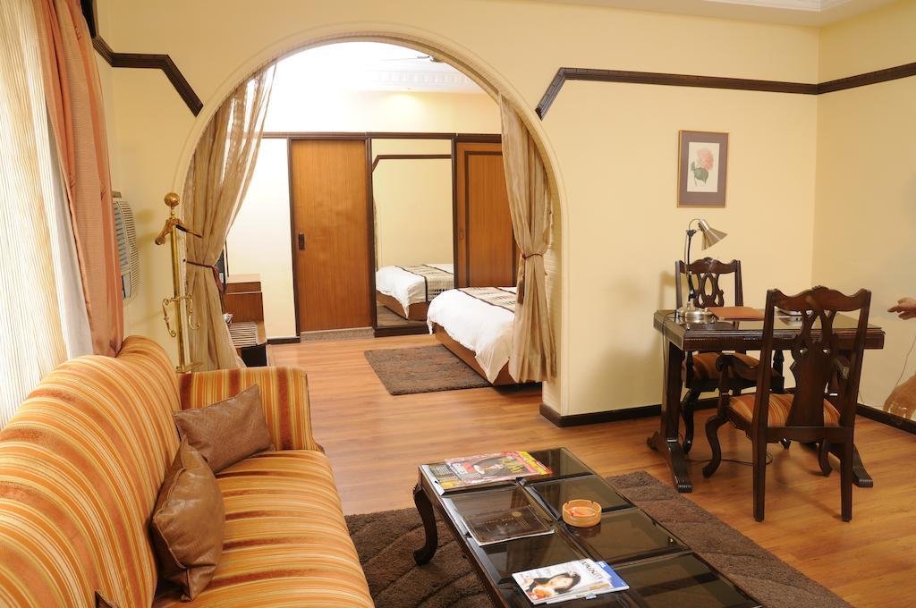 Lytton Hotel Kolkata Exterior photo