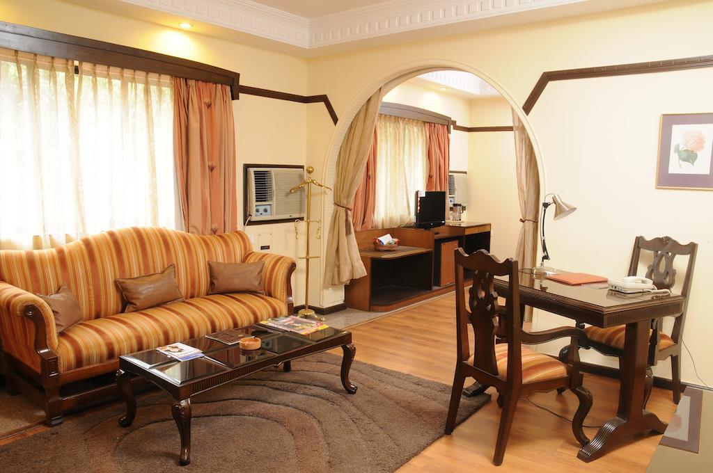 Lytton Hotel Kolkata Exterior photo